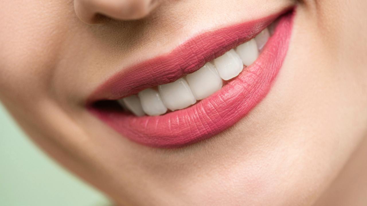 Sorriso perfetto e denti bianchi - Adginforma.it