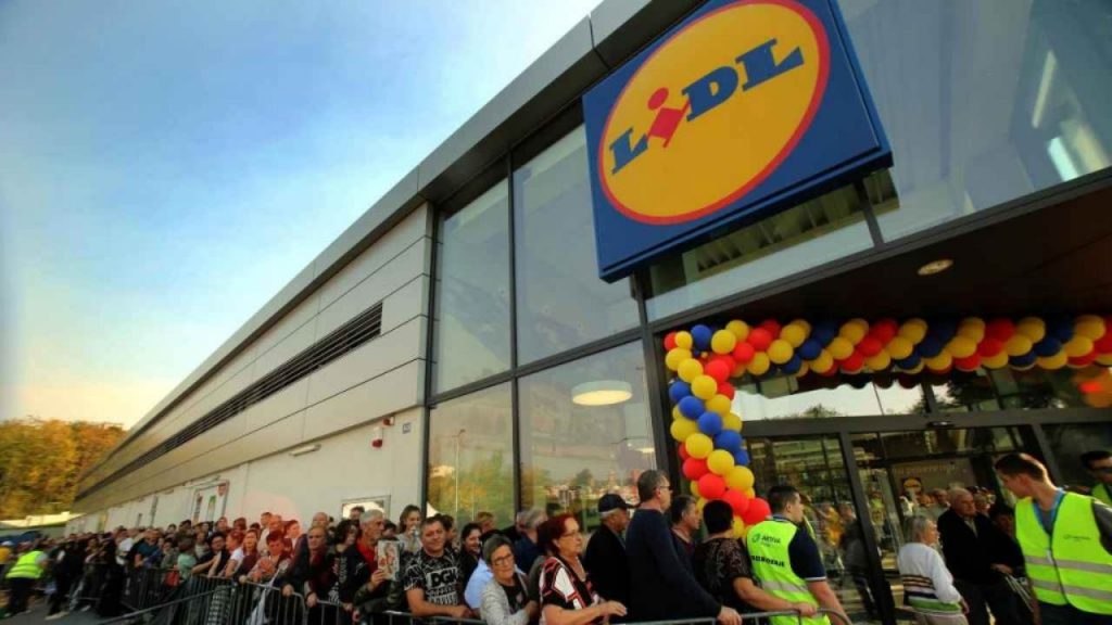 LIDL diventa un ferramenta, così ho sistemato le pareti della cucina con 2,50 | I pittori così falliranno tutti