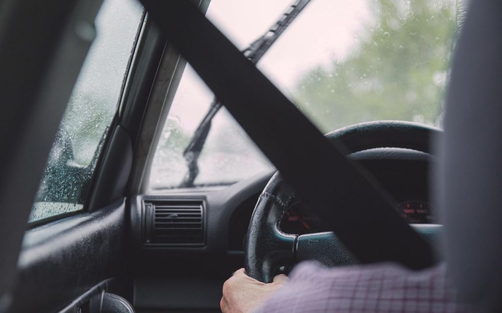 ULTIM’ORA, Divieto assoluto di guidare su questa strada quando piove | In inverno in pratica se prendi il treno è meglio