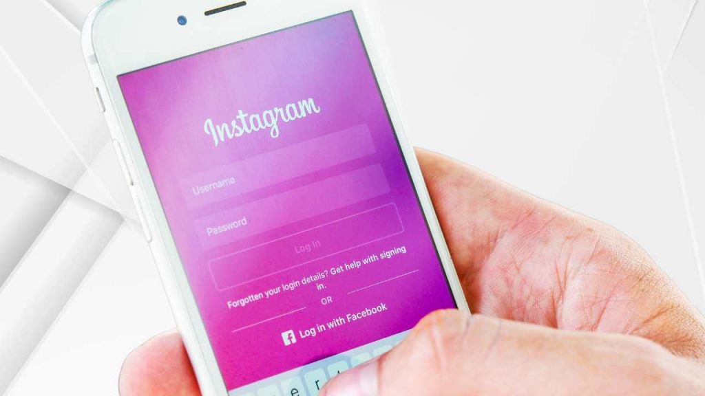 Instagram, “così scopri chi visita il tuo profilo” | L’unico metodo legalissimo è questo, lo usano tutti gli informatici