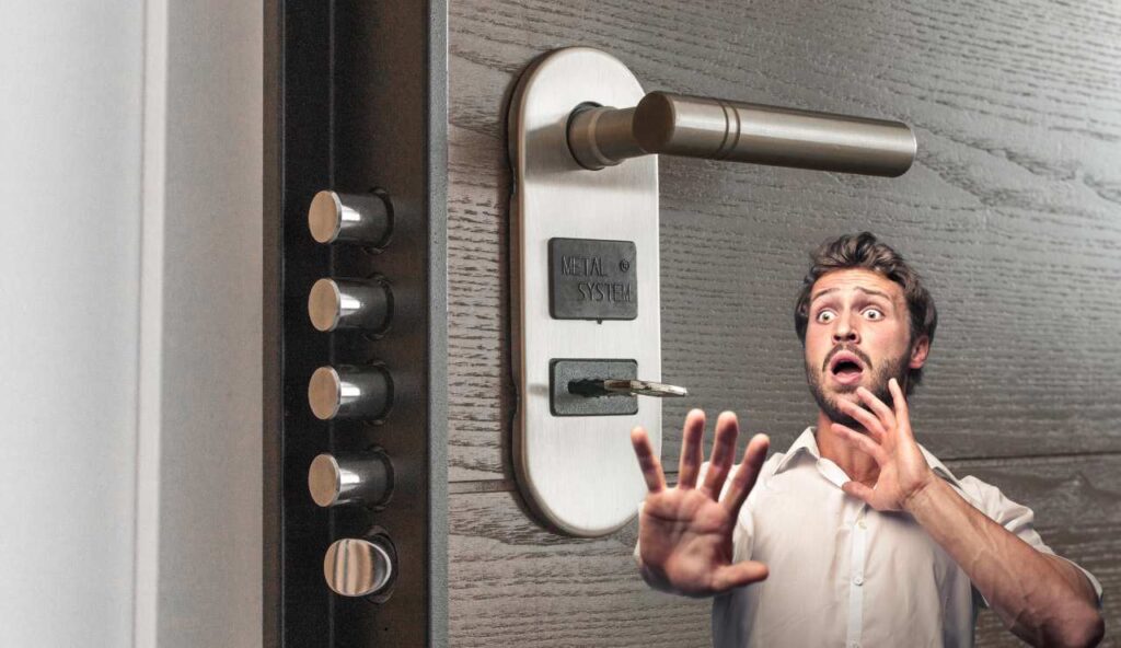 Paura alla porta - fonte_Canva - adginforma.it